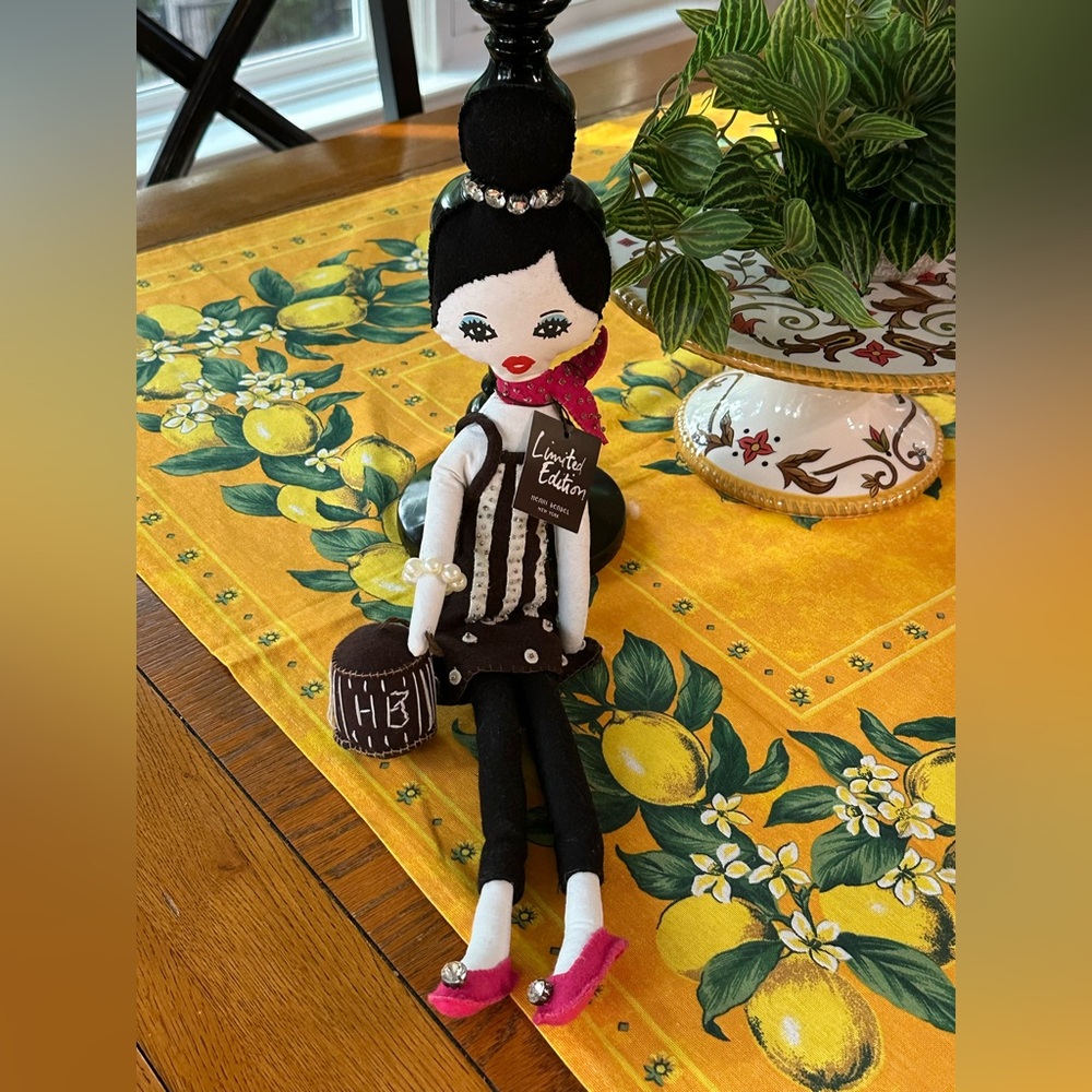 Henri Bendel Girls Limited Edition Collectible Doll Haley Bendel Girl with Tag